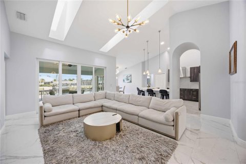 Купить виллу или дом в Порт-Шарлотт, Флорида 9 комнат, 230.86м2, № 2098058 - фото 14