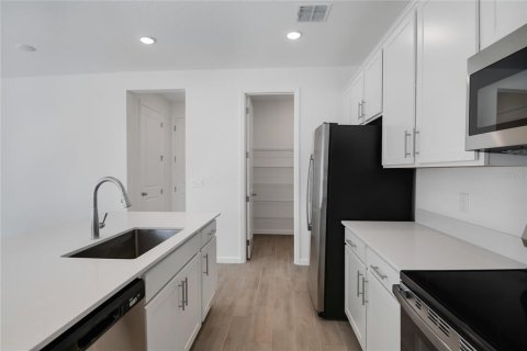 Casa en venta en Apopka, Florida, 4 dormitorios, 213.68 m2 № 1899076 - foto 6