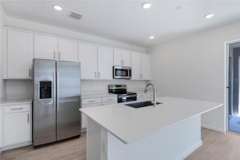 Casa en venta en Apopka, Florida, 4 dormitorios, 213.68 m2 № 1899076 - foto 5
