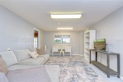 House in Valrico, Florida 3 bedrooms, 111.85 sq.m. № 2097624 - photo 20