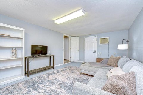 House in Valrico, Florida 3 bedrooms, 111.85 sq.m. № 2097624 - photo 19