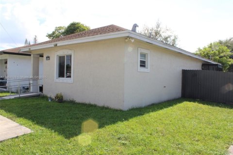 House in Miami, Florida 3 bedrooms, 104.05 sq.m. № 1875698 - photo 8