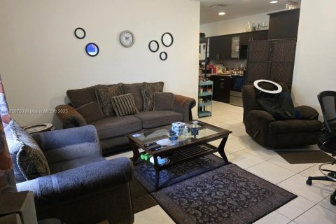 House in Miami, Florida 3 bedrooms, 104.05 sq.m. № 1875698 - photo 14