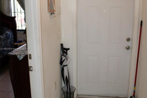 House in Miami, Florida 3 bedrooms, 104.05 sq.m. № 1875698 - photo 12