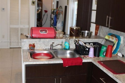 House in Miami, Florida 3 bedrooms, 104.05 sq.m. № 1875698 - photo 20