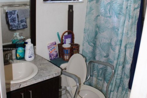 House in Miami, Florida 3 bedrooms, 104.05 sq.m. № 1875698 - photo 24