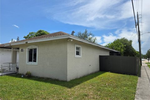 House in Miami, Florida 3 bedrooms, 104.05 sq.m. № 1875698 - photo 4