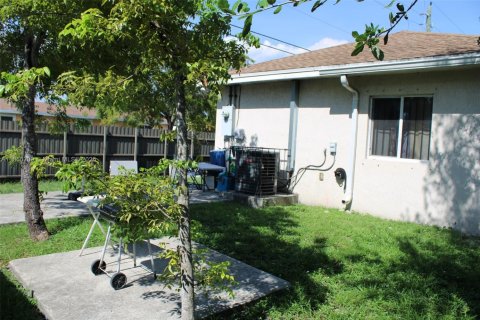 House in Miami, Florida 3 bedrooms, 104.05 sq.m. № 1875698 - photo 11