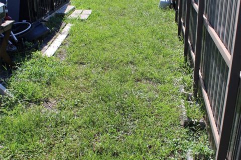 House in Miami, Florida 3 bedrooms, 104.05 sq.m. № 1875698 - photo 10