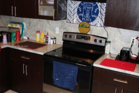 House in Miami, Florida 3 bedrooms, 104.05 sq.m. № 1875698 - photo 19