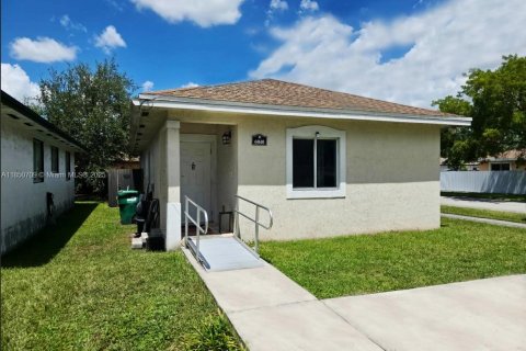 House in Miami, Florida 3 bedrooms, 104.05 sq.m. № 1875698 - photo 1