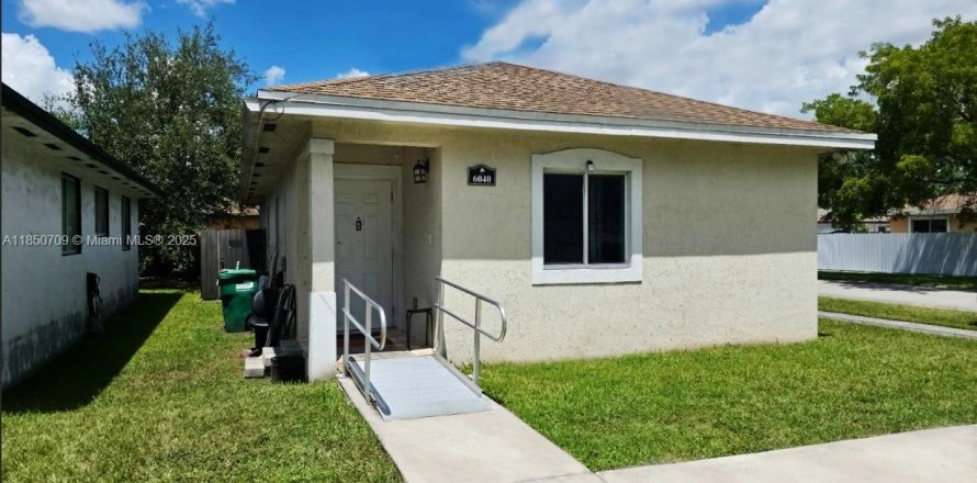 House in Miami, Florida 3 bedrooms, 104.05 sq.m. № 1875698