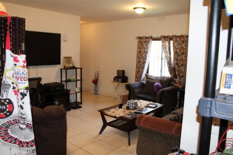 House in Miami, Florida 3 bedrooms, 104.05 sq.m. № 1875698 - photo 16