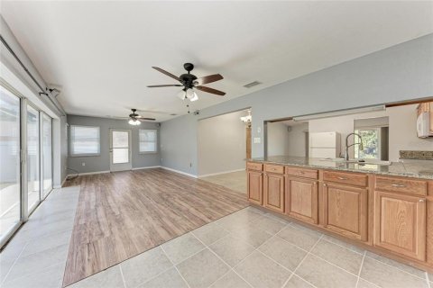 House in Port Charlotte, Florida 2 bedrooms, 130.16 sq.m. № 1653654 - photo 12