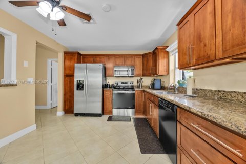 Купить виллу или дом в Хомстед, Флорида 2 спальни, 108.79м2, № 2048261 - фото 2