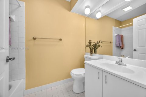 Купить виллу или дом в Хомстед, Флорида 2 спальни, 108.79м2, № 2048261 - фото 8