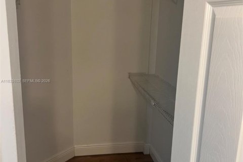 Condo in Plantation, Florida, 2 bedrooms  № 1988953 - photo 12