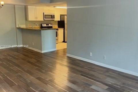 Condo in Plantation, Florida, 2 bedrooms  № 1988953 - photo 13