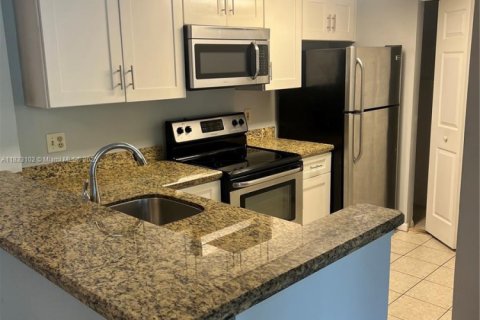 Купить кондоминиум в Плантация, Флорида 2 спальни, 89.65м2, № 1988953 - фото 1