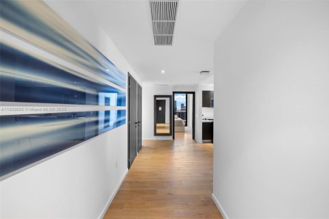 Снять в аренду кондоминиум в Майами, Флорида 3 спальни, 105.44м2, № 1934049 - фото 1