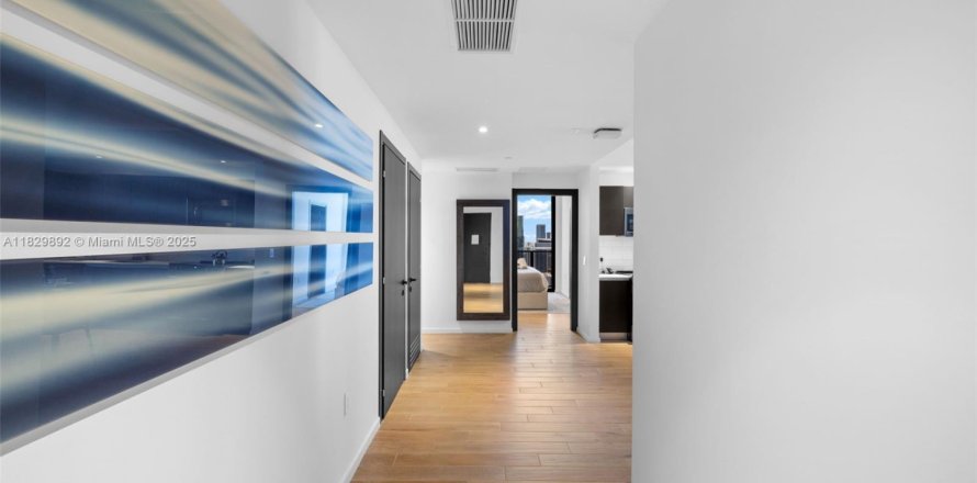 Кондоминиум с 3 спальнями в Майами, Флорида № 1934049