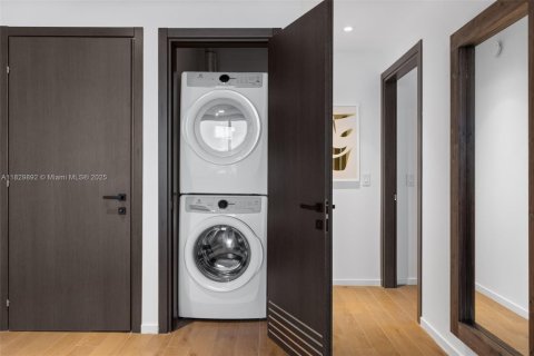 Снять в аренду кондоминиум в Майами, Флорида 3 спальни, 105.44м2, № 1934049 - фото 22