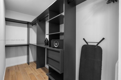 Снять в аренду кондоминиум в Майами, Флорида 3 спальни, 105.44м2, № 1934049 - фото 26