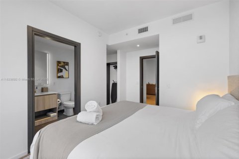 Снять в аренду кондоминиум в Майами, Флорида 3 спальни, 105.44м2, № 1934049 - фото 24