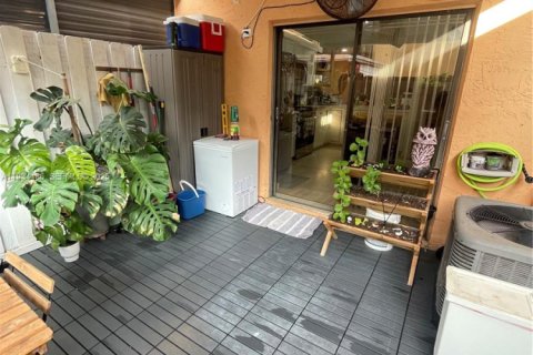 Снять в аренду таунхаус в Хайалиа, Флорида 2 спальни, 95.88м2, № 1992563 - фото 11