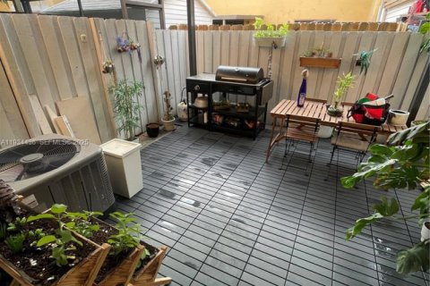 Снять в аренду таунхаус в Хайалиа, Флорида 2 спальни, 95.88м2, № 1992563 - фото 12