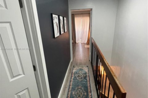 Снять в аренду таунхаус в Хайалиа, Флорида 2 спальни, 95.88м2, № 1992563 - фото 6