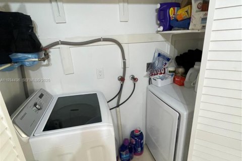 Снять в аренду таунхаус в Хайалиа, Флорида 2 спальни, 95.88м2, № 1992563 - фото 16