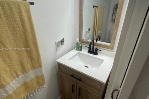 Снять в аренду таунхаус в Хайалиа, Флорида 2 спальни, 95.88м2, № 1992563 - фото 8