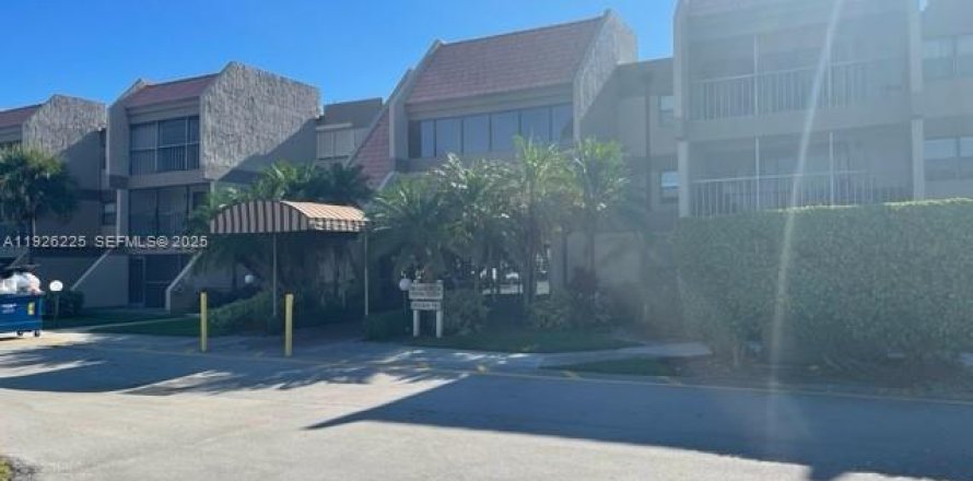 Condominio en Weston, Florida, 2 dormitorios № 1984706