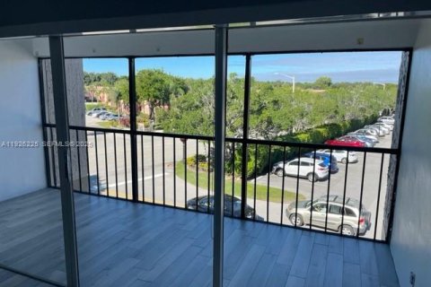 Condominio en alquiler en Weston, Florida, 2 dormitorios, 102.75 m2 № 1984706 - foto 13