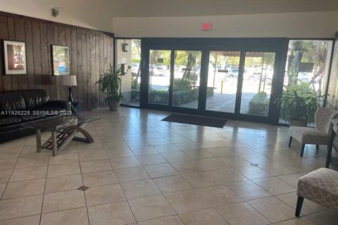 Condominio en alquiler en Weston, Florida, 2 dormitorios, 102.75 m2 № 1984706 - foto 2