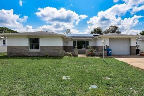 House in Port Richey, Florida 3 bedrooms, 137.87 sq.m. № 1906840 - photo 1