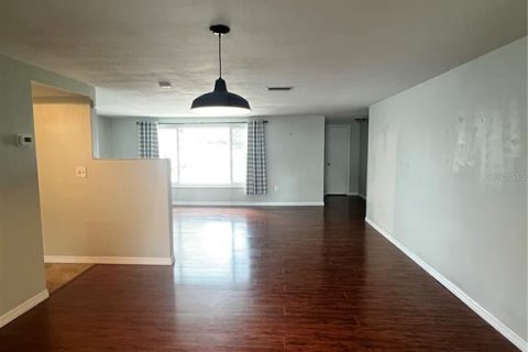 House in Port Richey, Florida 3 bedrooms, 137.87 sq.m. № 1906840 - photo 10