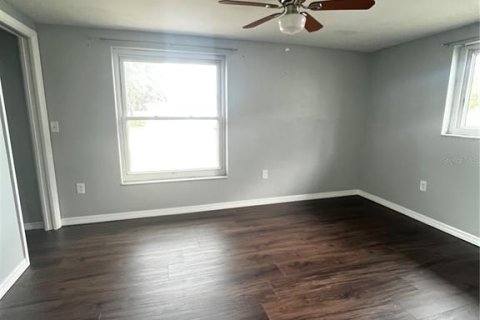 House in Port Richey, Florida 3 bedrooms, 137.87 sq.m. № 1906840 - photo 8