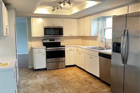 House in Port Richey, Florida 3 bedrooms, 137.87 sq.m. № 1906840 - photo 5