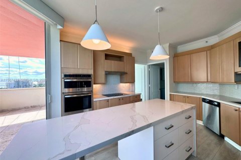 Condo in Miami Beach, Florida, 3 bedrooms  № 2059694 - photo 28