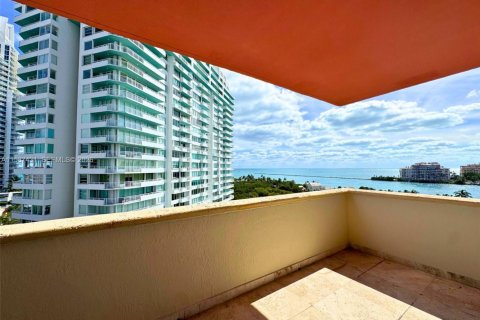 Condo in Miami Beach, Florida, 3 bedrooms  № 2059694 - photo 29