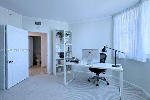 Condo in Miami Beach, Florida, 3 bedrooms  № 2059694 - photo 22