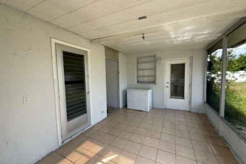 House in Port Charlotte, Florida 2 bedrooms, 82.5 sq.m. № 2150466 - photo 12