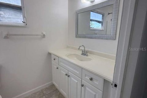 House in Port Charlotte, Florida 2 bedrooms, 82.5 sq.m. № 2150466 - photo 4