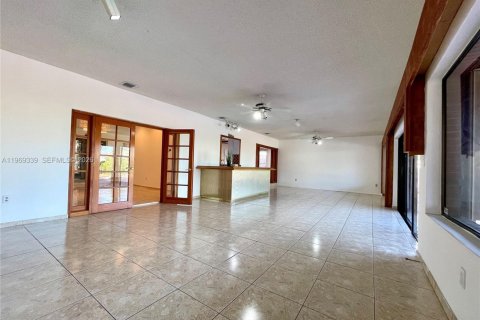 Casa en alquiler en Miami, Florida, 5 dormitorios, 294.69 m2 № 2030297 - foto 6