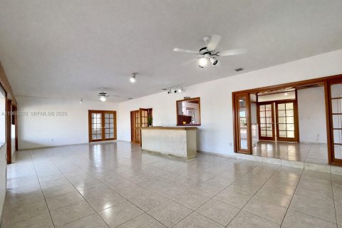 Casa en alquiler en Miami, Florida, 5 dormitorios, 294.69 m2 № 2030297 - foto 15