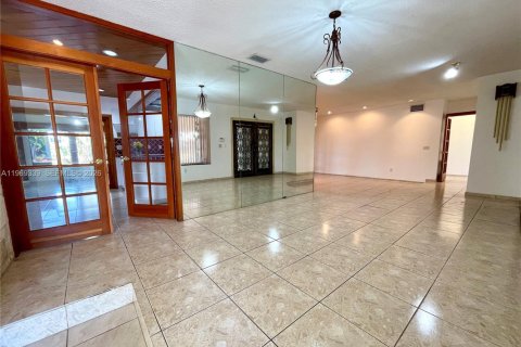 Casa en alquiler en Miami, Florida, 5 dormitorios, 294.69 m2 № 2030297 - foto 11