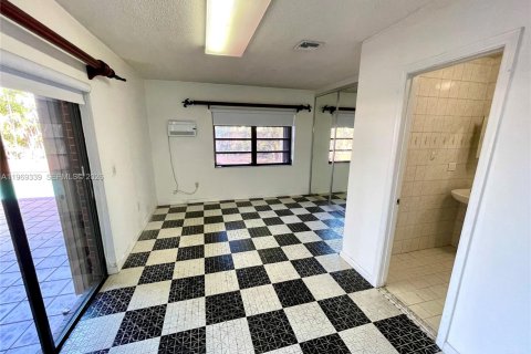 Casa en alquiler en Miami, Florida, 5 dormitorios, 294.69 m2 № 2030297 - foto 22