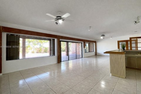 Casa en alquiler en Miami, Florida, 5 dormitorios, 294.69 m2 № 2030297 - foto 14